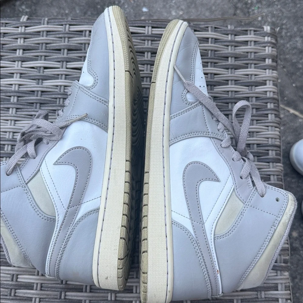 Air Jordan 1 Mid Grey White‎ 554724-082 Size 10.5